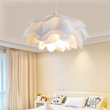 Floria Taklampa – Elegant Lampa med Blombladsliknande Form Hemnix