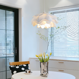 Floria Taklampa – Elegant Lampa med Blombladsliknande Form Hemnix