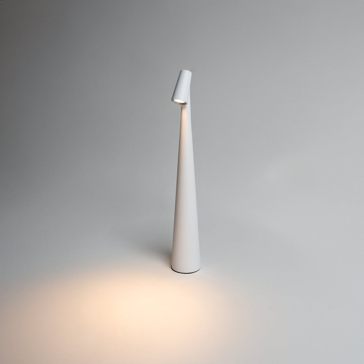 Lumi Slim Uppladdningsbar Lampa Carvallo