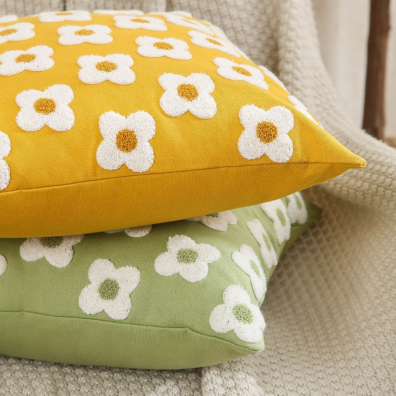WhimsiCharm - Broderat kuddfodral med blommande tusensköna MILA Sverige