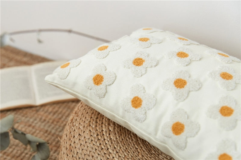 WhimsiCharm - Broderat kuddfodral med blommande tusensköna MILA Sverige