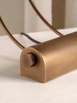 Deska Bordslampa Åldrad Messing | Elegant Arbetsbelysning | Linne Skärm | Rotar Dimmer | Brick by Brick Carvallo