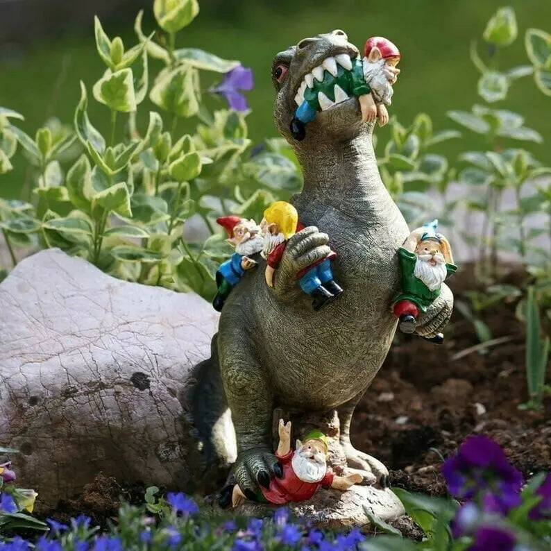 Tuggande Gnome-figur – Lekfull Resinskulptur MILA Sverige