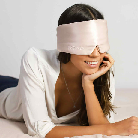 Premium sidensömnmask – Ultramjuk ljusblockerare MILA Sverige