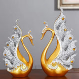 Eleganta gyllene svanstatyer - Lyxigt romantiskt figurset för par och heminredningsdetaljer MILA Sverige