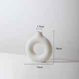 Elegant keramikvas i donutform för modern nordisk inredning Carvallo