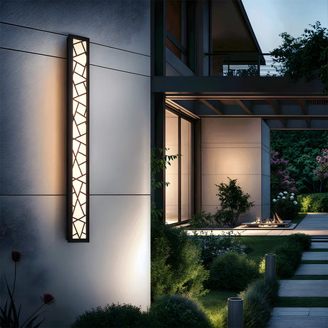 Utomhus Vattentät Vägglampa | 15.7–59 x 3.1 in | LED IP65 Lång Järn & Akryl Exteriör Armatur | Brick by Brick Carvallo