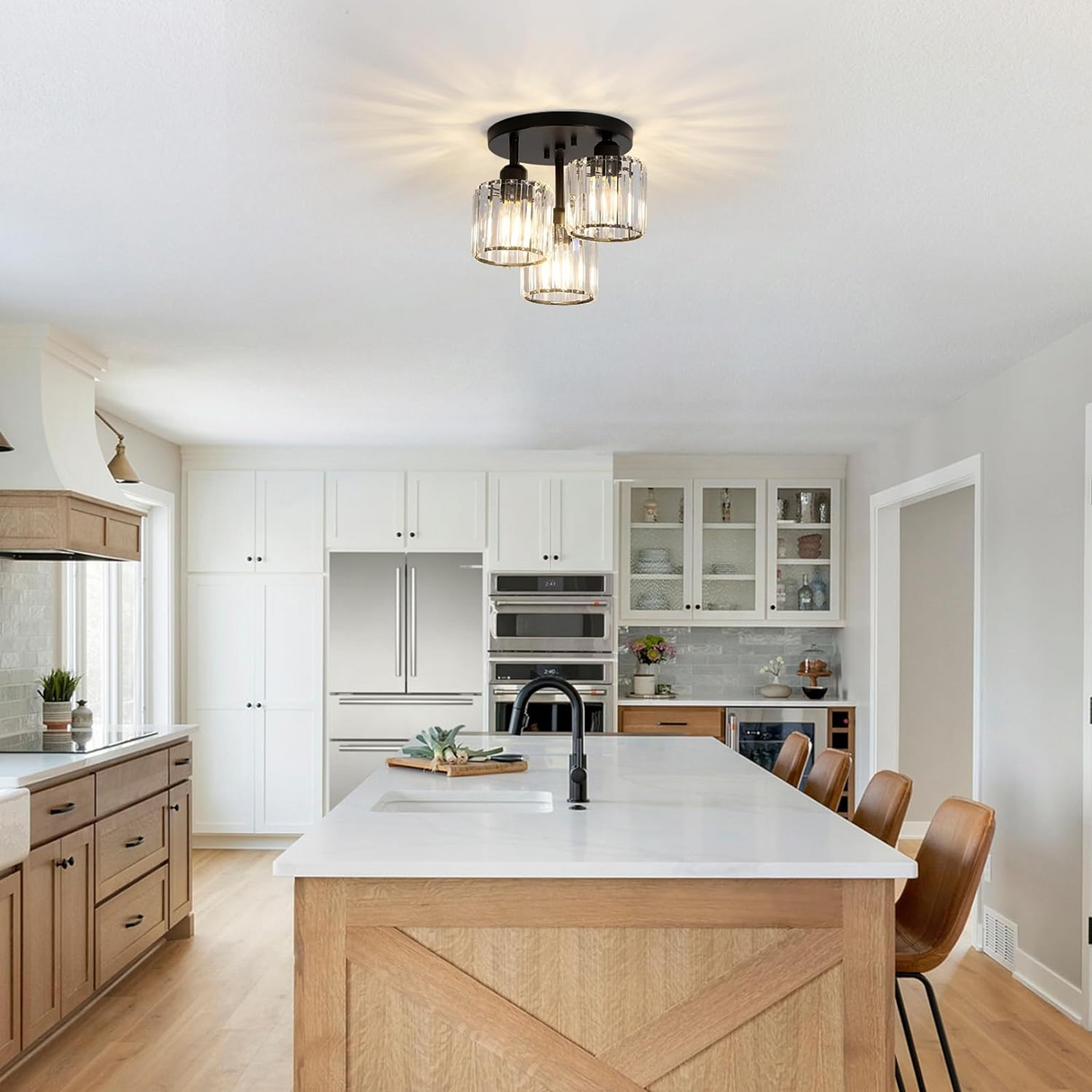 Elegant moderna kristalltaklampor – halvrecesserad design Carvallo