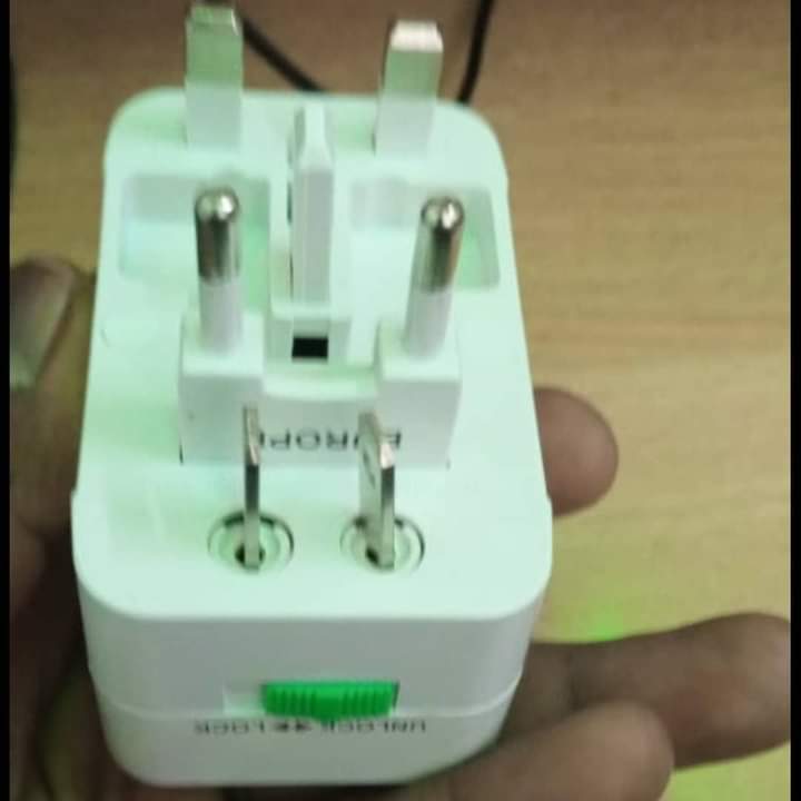 Allt-i-ett-reseadapter för hela världen – universalkontakt med USB-portar MILA Sverige
