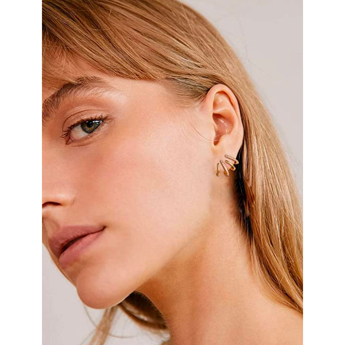 Fyra klor örhängen Bellasverige