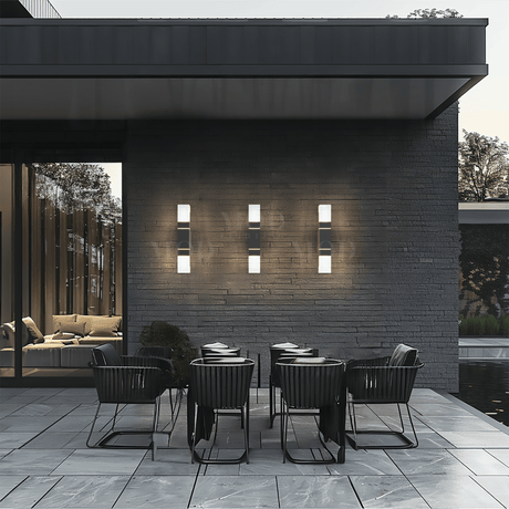 Samtida svart aluminium vägglampa – Väderbeständig utomhusbelysningslösning Carvallo