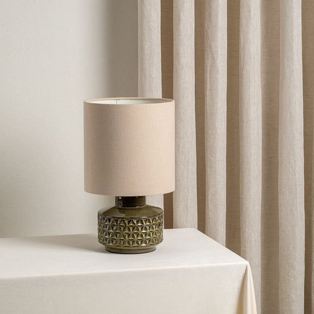 Glaserad Keramisk Bordsbelysning | Mid-Century Nattduksbordslampa | Naturlig Linneskärm | 15" | Brick by Brick Carvallo