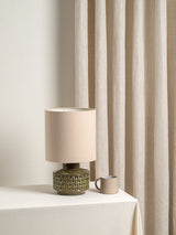 Glaserad Keramisk Bordsbelysning | Mid-Century Nattduksbordslampa | Naturlig Linneskärm | 15" | Brick by Brick Carvallo