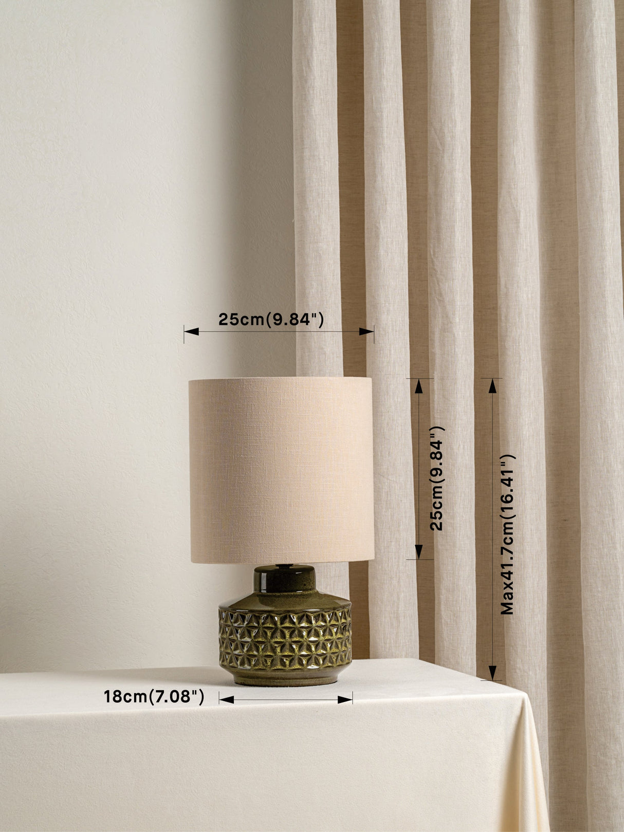 Glaserad Keramisk Bordsbelysning | Mid-Century Nattduksbordslampa | Naturlig Linneskärm | 15" | Brick by Brick Carvallo