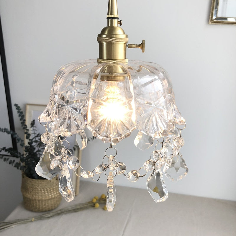 Finn Kristall Pendellampa - Elegant hängande lampa med transparenta kristaller, Högkvalitativ kvalitet, Stilfull belysning Carvallo
