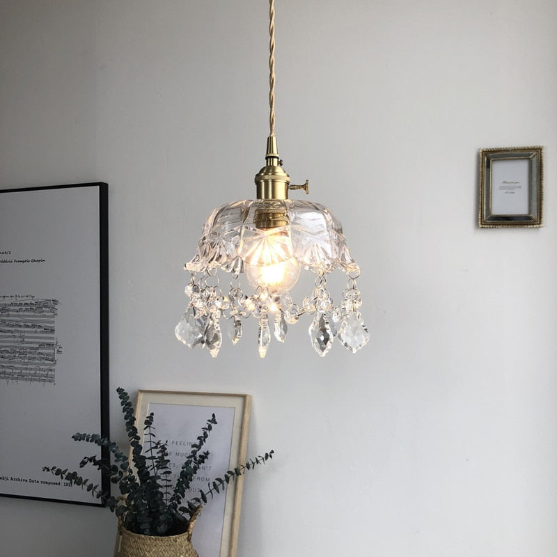 Finn Kristall Pendellampa - Elegant hängande lampa med transparenta kristaller, Högkvalitativ kvalitet, Stilfull belysning Carvallo