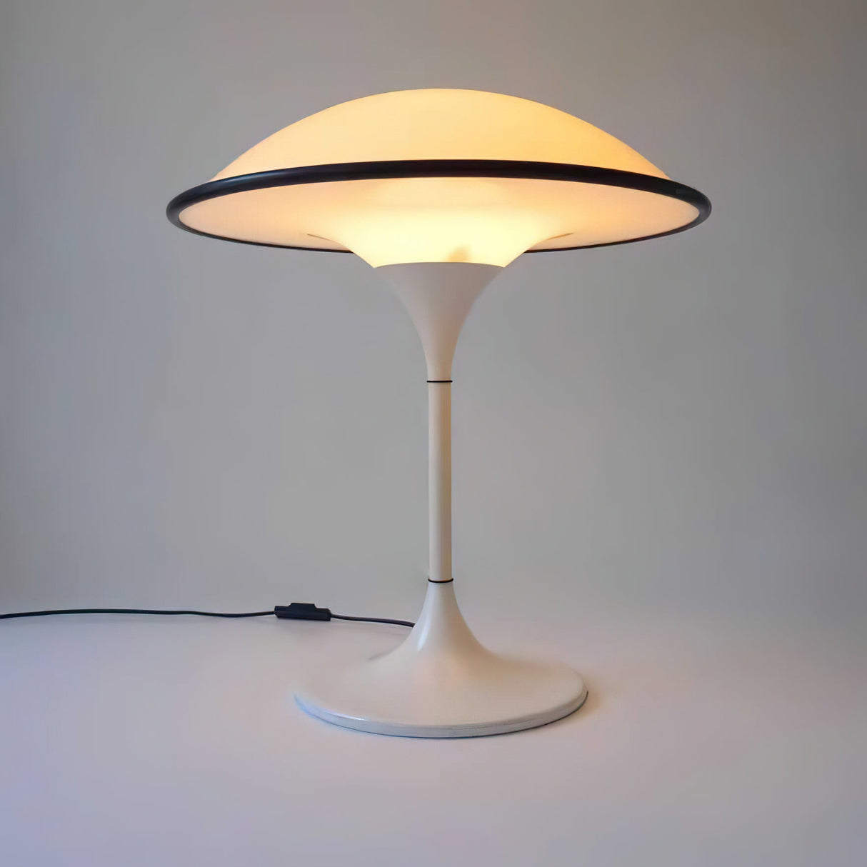 Futuristisk Flygande Talar Lampa Carvallo