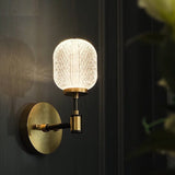 Kristallakrylvägglampa | Elegant väggsconse i mässing | Enkelt ljus | 9.84×6.69 tum | Brick by Brick Carvallo