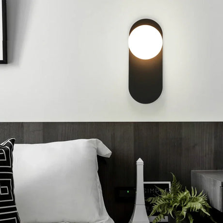GlowSphere - Modern LED Vägglampa med Glaskula för Vardagsrum och Hall Carvallo