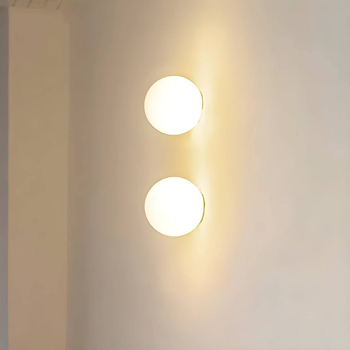 Rund Glas Vägglampa – Modern LED Lampa för Vardagsrum eller Hall Carvallo