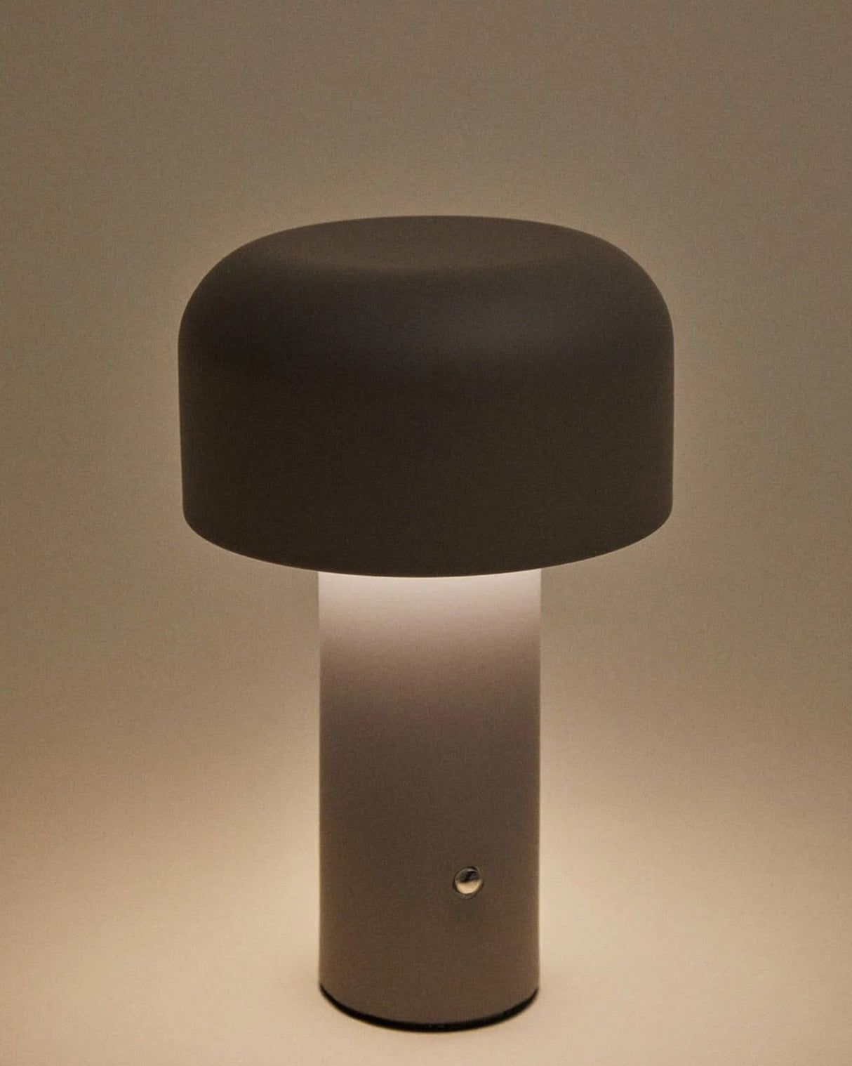 Eclipto | Sladdlös LED bordslampa - Modern design 21 cm Carvallo