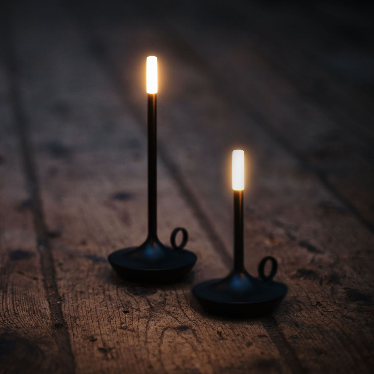 Bordslampa Med Brassy Finish LED Uppladdningsbar Lampa Carvallo