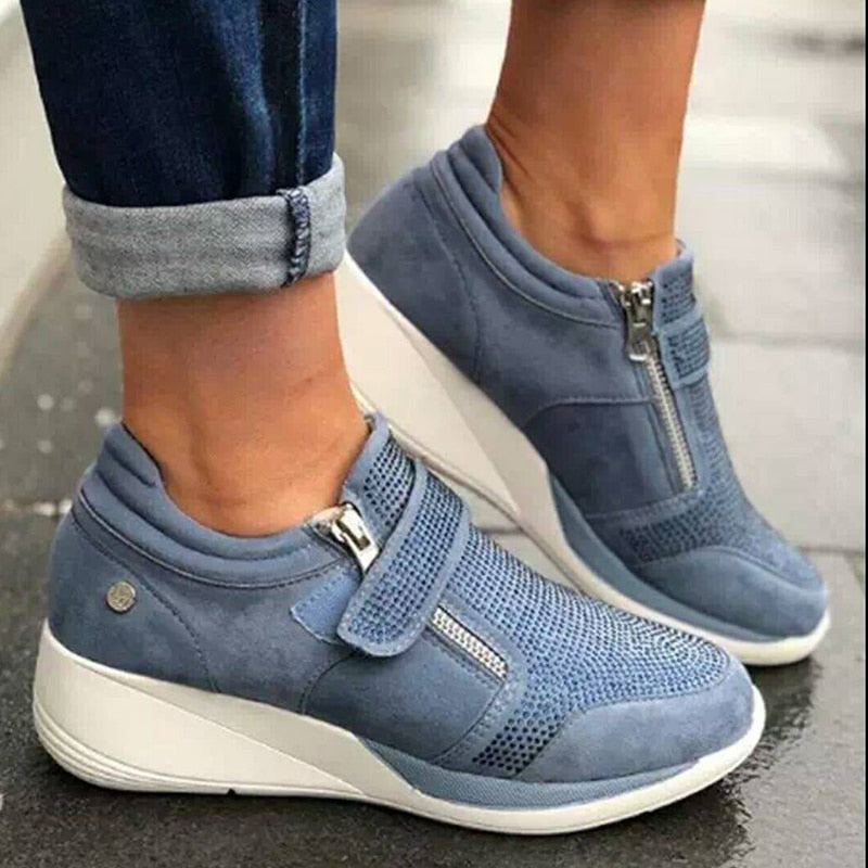 Kvinnor med dragkedja på plattformen Sneakers