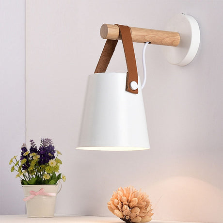 Nordisk vägglampa i trä-Lights-Hemnix-Vit-Hemnix
