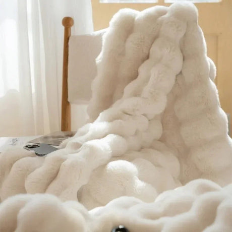 PlushWarmth - Lyxig pälspläd för säng och soffa MILA Sverige