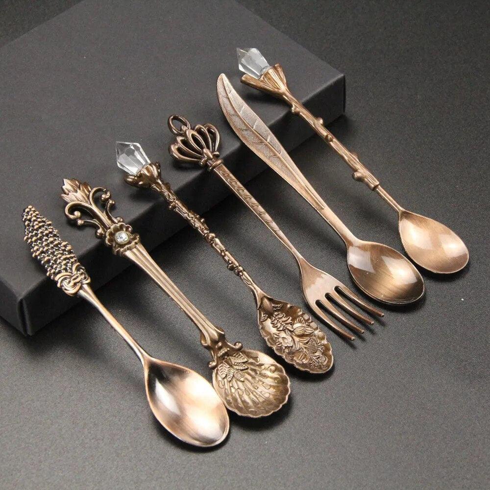 RegalLeaf - Utsmyckad vintage teske-set för elegant servering Carvallo