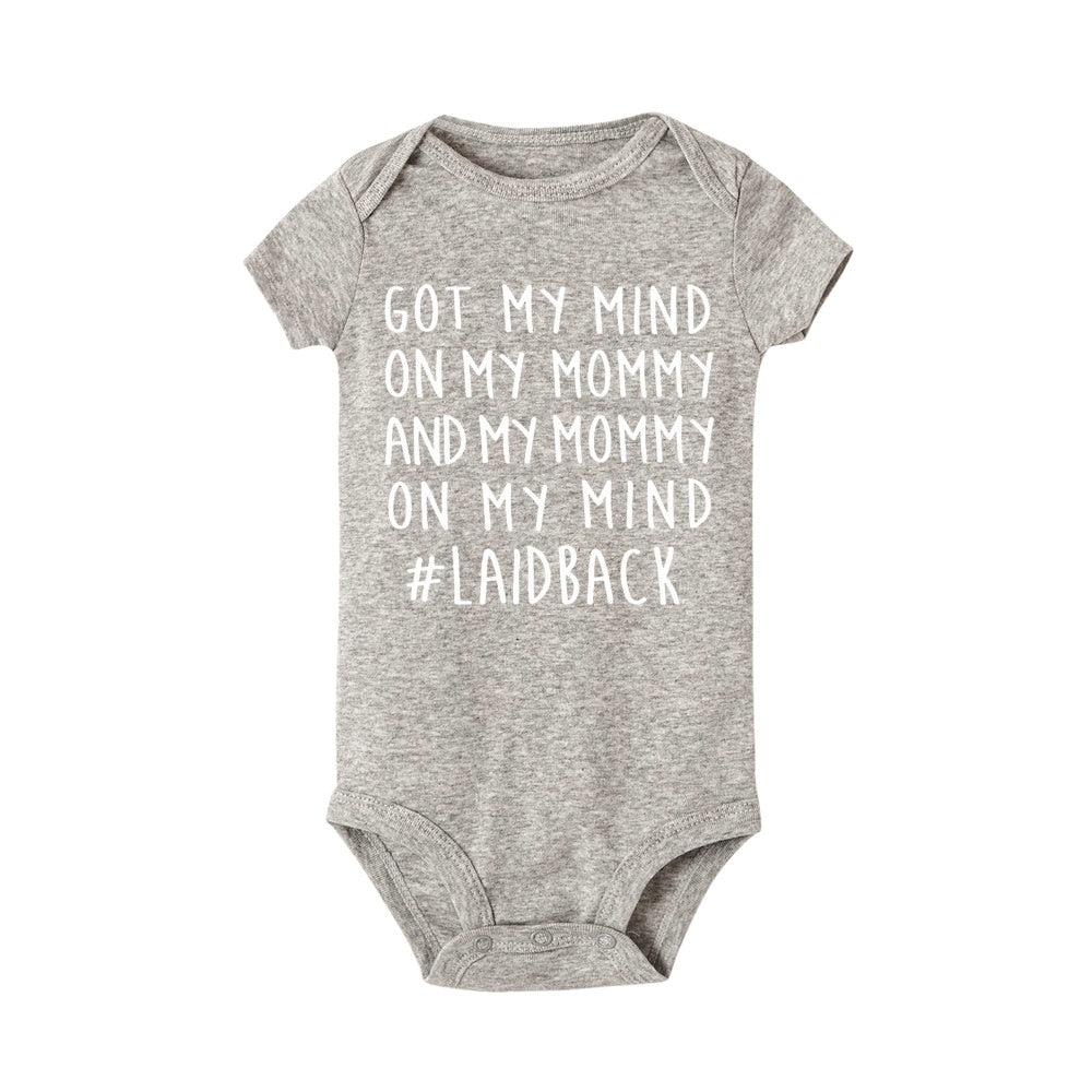 Jag tänker på min mamma Onesie-Kids-Hemnix-Grå med vit text-0-3M-Hemnix