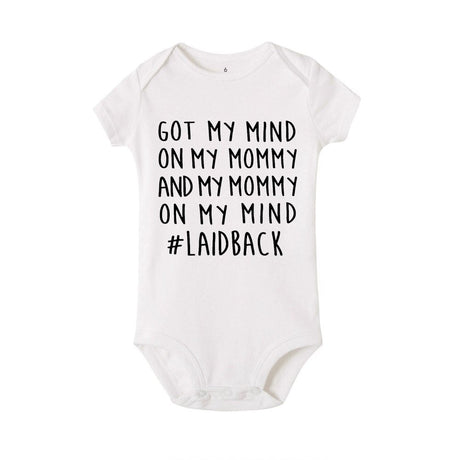 Jag tänker på min mamma Onesie-Kids-Hemnix-Vit med svart text-0-3M-Hemnix