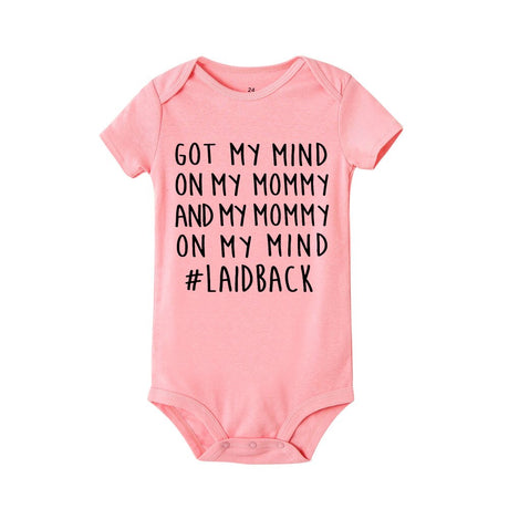 Jag tänker på min mamma Onesie-Kids-Hemnix-Rosa med svart text-0-3M-Hemnix
