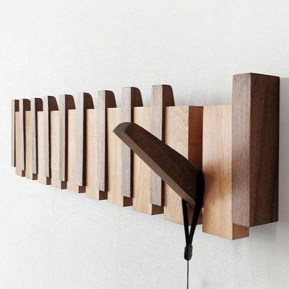 Luxora Handgjord Trä Klädhängare med Stiliga Krokar Carvallo