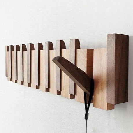 Luxora Handgjord Trä Klädhängare med Stiliga Krokar Carvallo