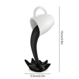 MugSplass Skulptur – Svävande kaffekoppar-konst Carvallo