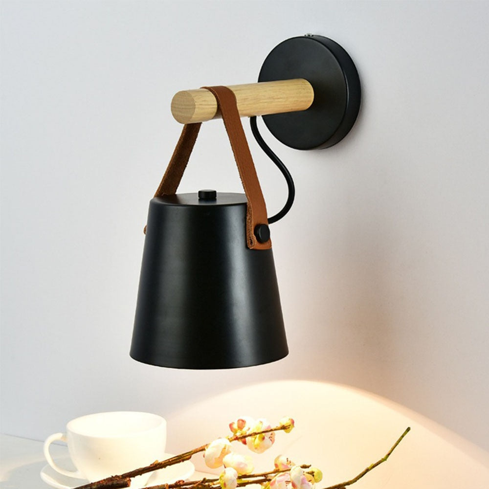 Nordisk vägglampa i trä-Lights-Hemnix-Svart-Hemnix
