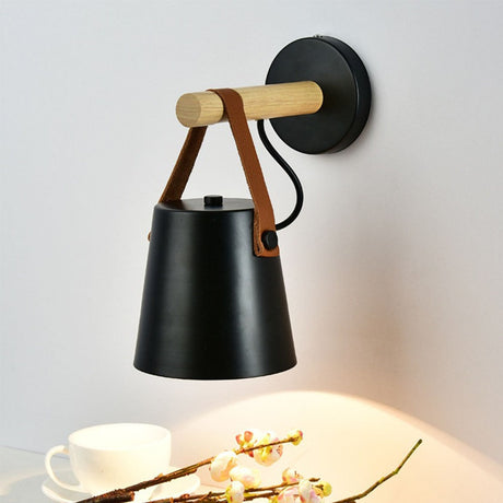 Nordisk vägglampa i trä-Lights-Hemnix-Svart-Hemnix