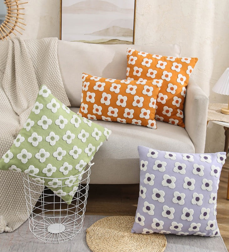 Carvallo – Broderad Ländkuddeöverdrag med Lekfulla Margueriter Carvallo