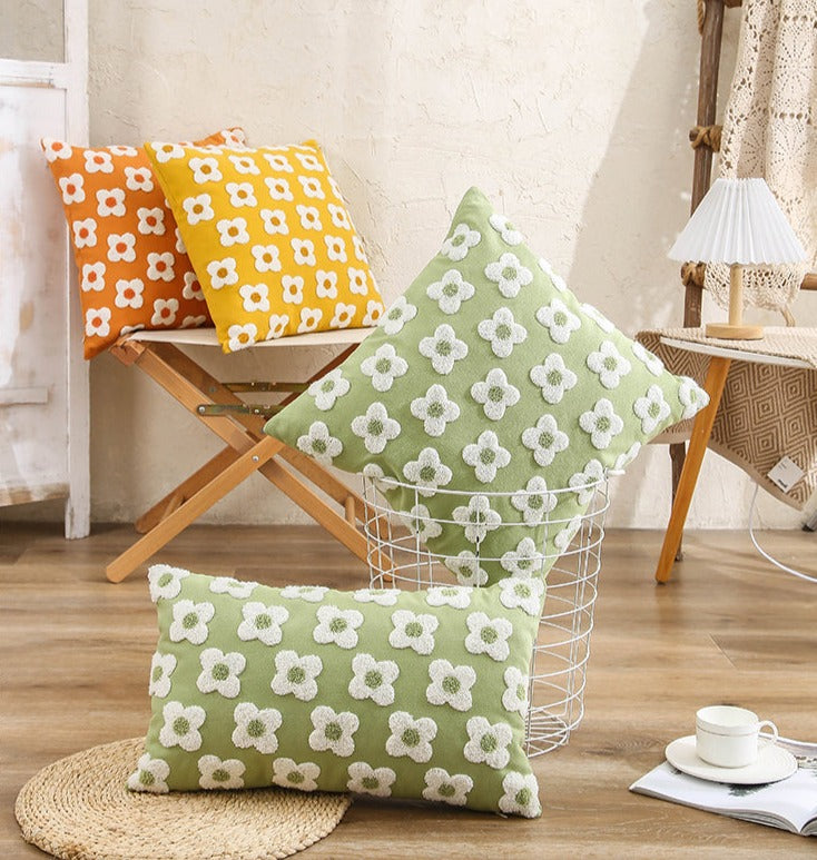 Carvallo – Broderad Ländkuddeöverdrag med Lekfulla Margueriter Carvallo