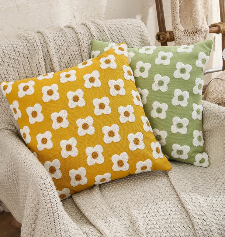 Carvallo – Broderad Ländkuddeöverdrag med Lekfulla Margueriter Carvallo