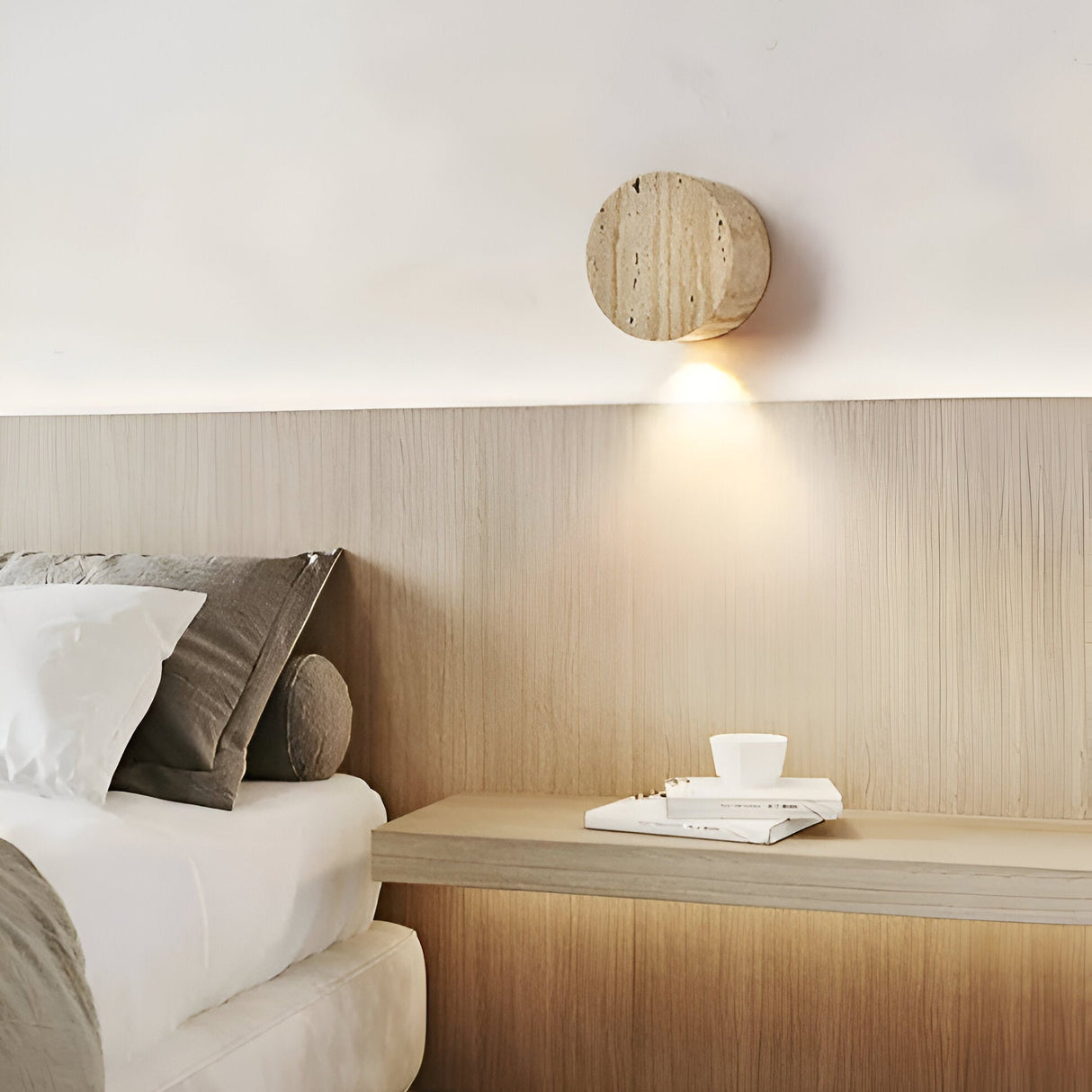 OrbGlow – Vägglampa med mjukt sken och Wabi Sabi-inspirerad estetik Carvallo