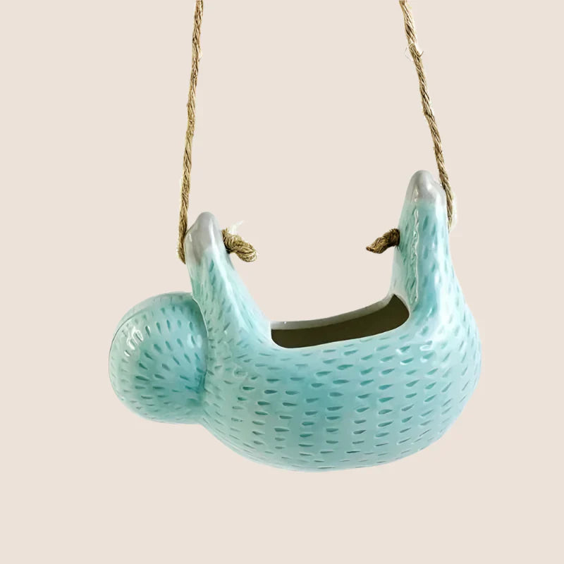 SlothGarden – Hantverksgjord kruka med senglema temat och upphängningssnöre för unik inredning Carvallo