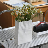 Carvallo – Stilren keramikvase med moderne papperspåse-design Carvallo