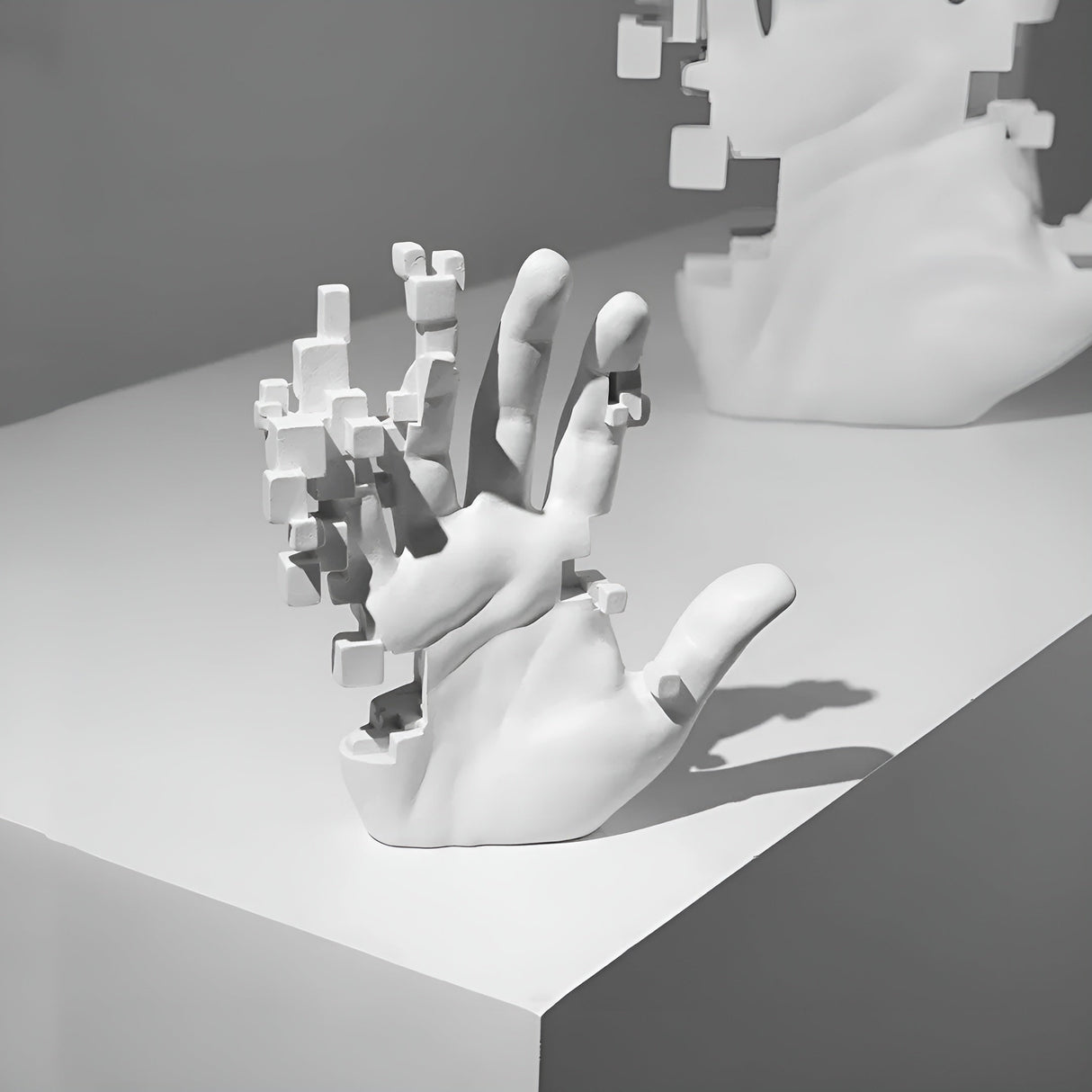 Carvallo – Abstract Harz Hand Skulptur med Modern Elegans Carvallo