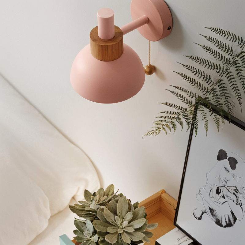 Minimalistisk Trä Vägglampa med Dragomkopplare – Mjuk Pastell Modern Design Carvallo