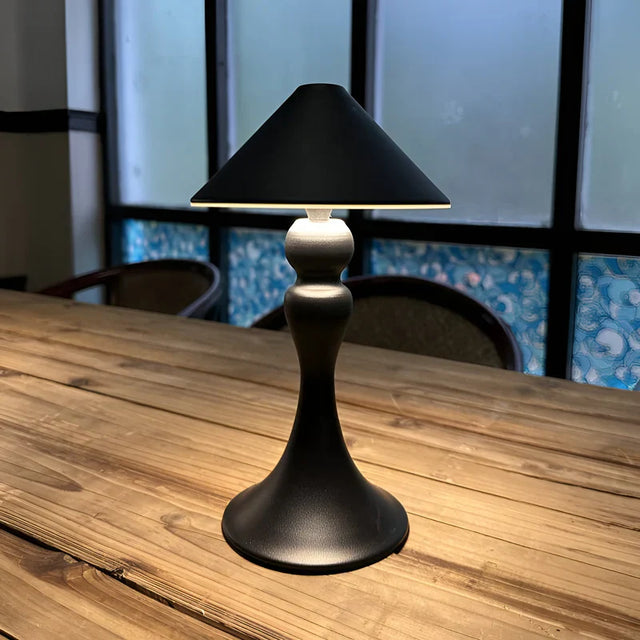 RetroLite – Trådlös bordslampa med justerbar ljusstyrka och böjd design Carvallo