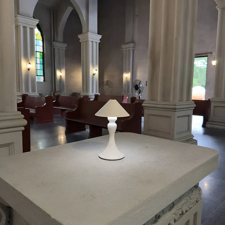 RetroLite – Trådlös bordslampa med justerbar ljusstyrka och böjd design Carvallo