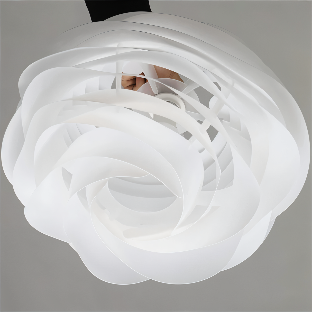 Aurora Taklampa – Stilren PVC Pendel i Blomdesign Hemnix