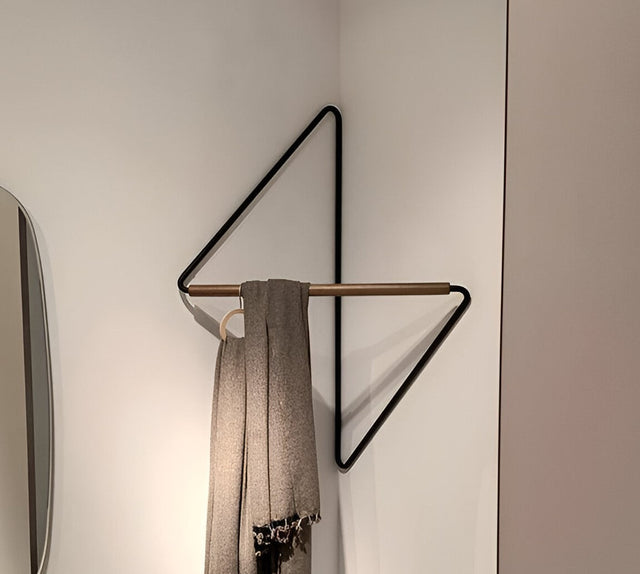 Modern geometrisk metallklädhängare – snygg och mångsidig förvaringslösning MILA Sverige